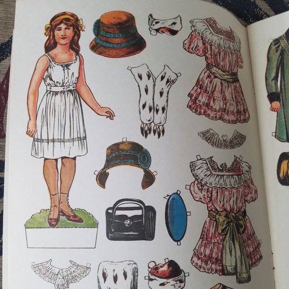 Antique Edwardian Paper Dolls 8 Dolls/32 costumes - Picture 6 of 13